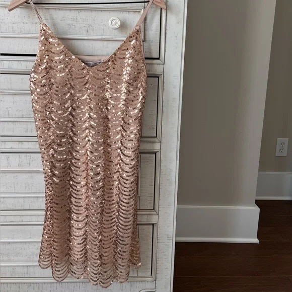black maxi dress with gold chain Rose Gold confetti balloons - 60 PACK balloons - bridal main image 1